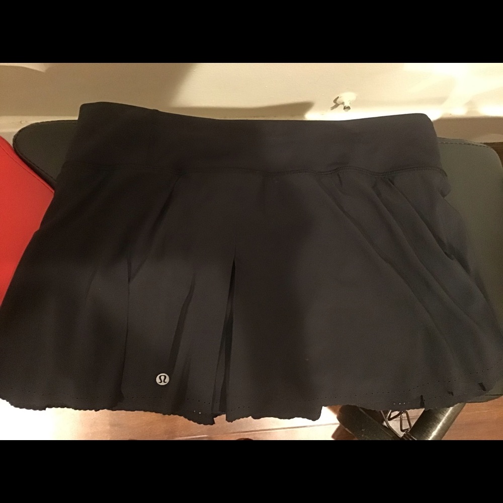 Lululemon smooth stride skirt 8